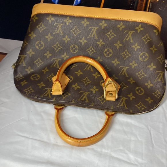 Louis Vuitton Alma very clean with a few light spot cause by me - Picture 4 of 8